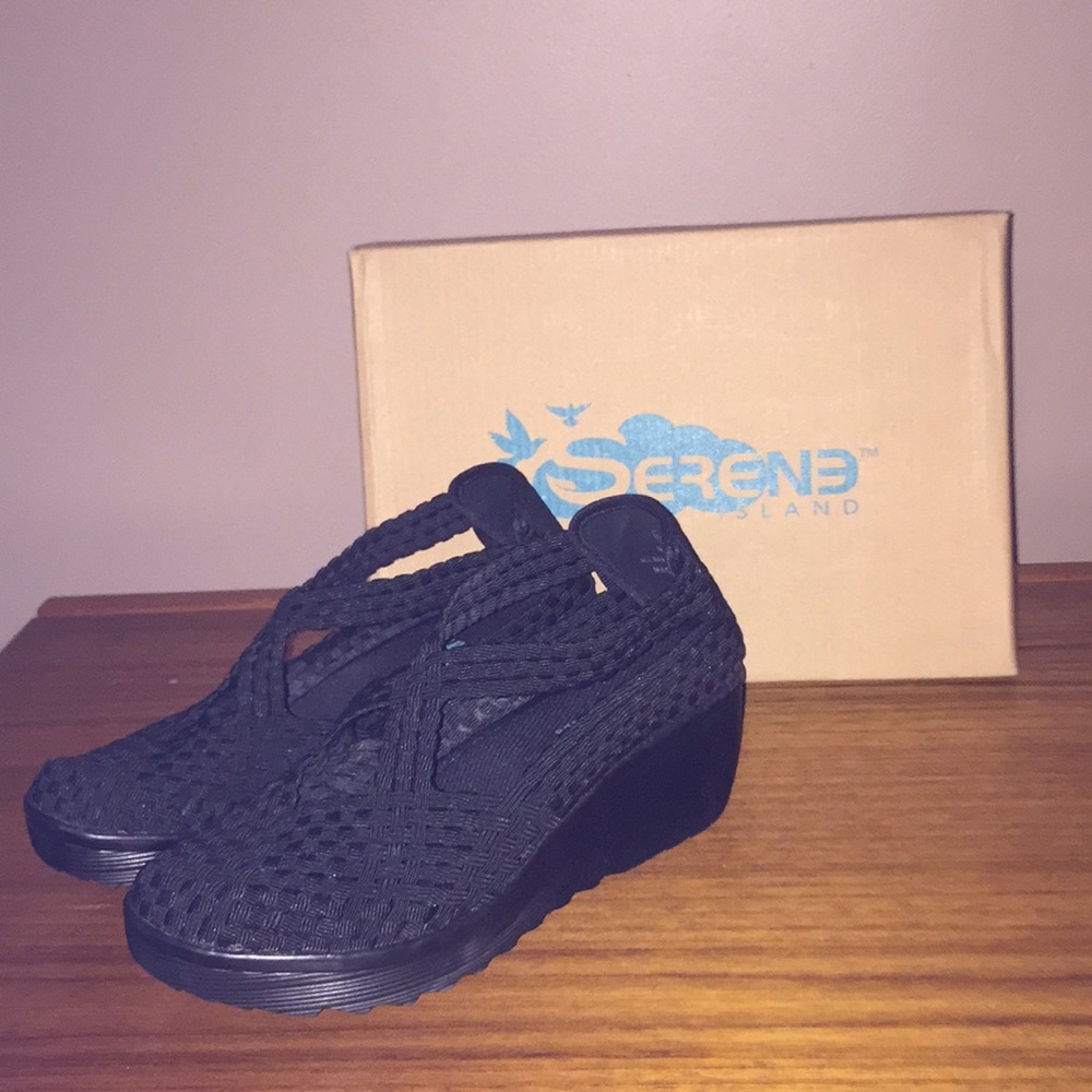 Serene Island Wedges
